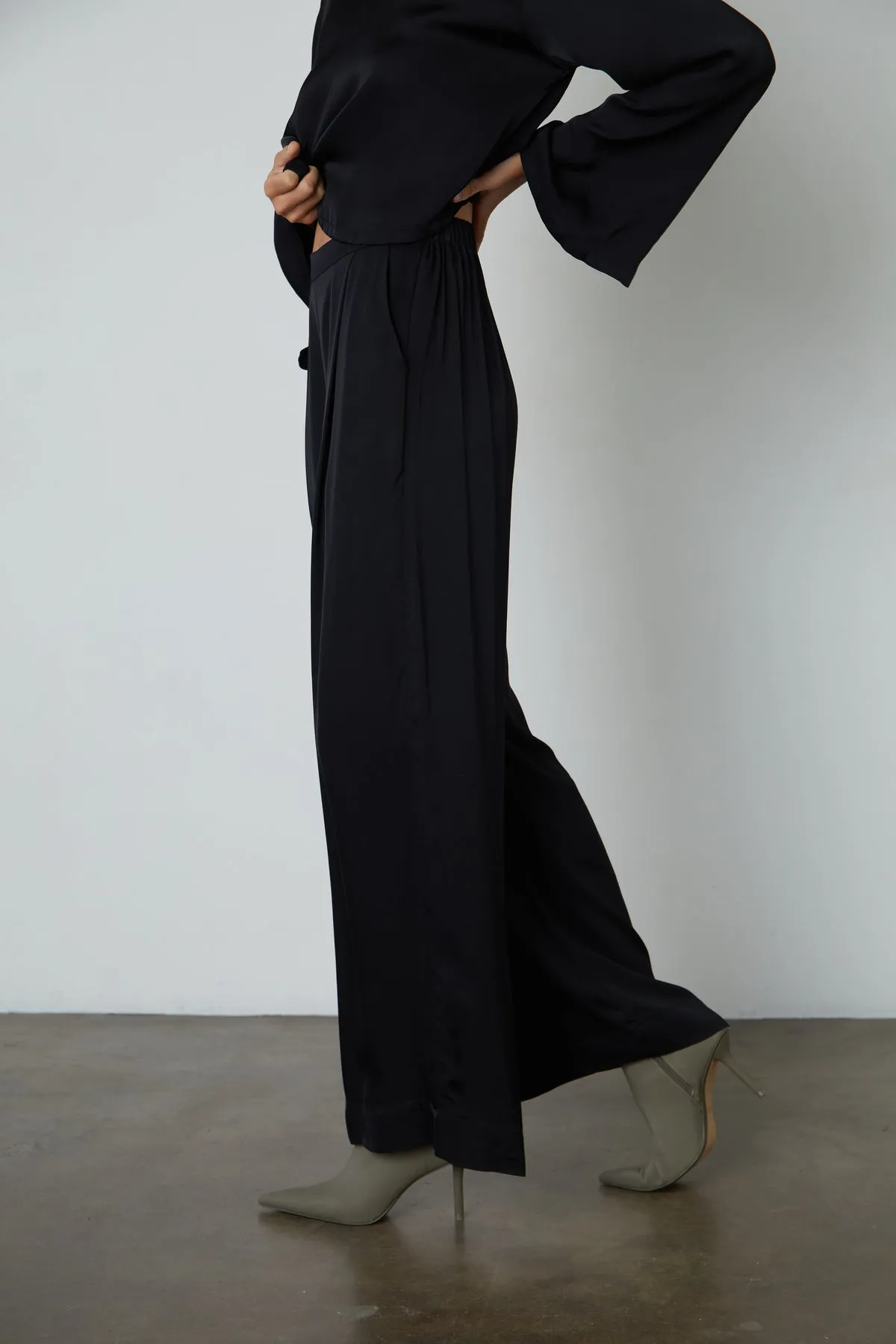 LIVI SATIN VISCOSE WIDE LEG PANT